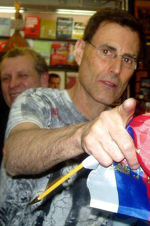 Uri Geller lors d'une apparition publique en Russie en 2009